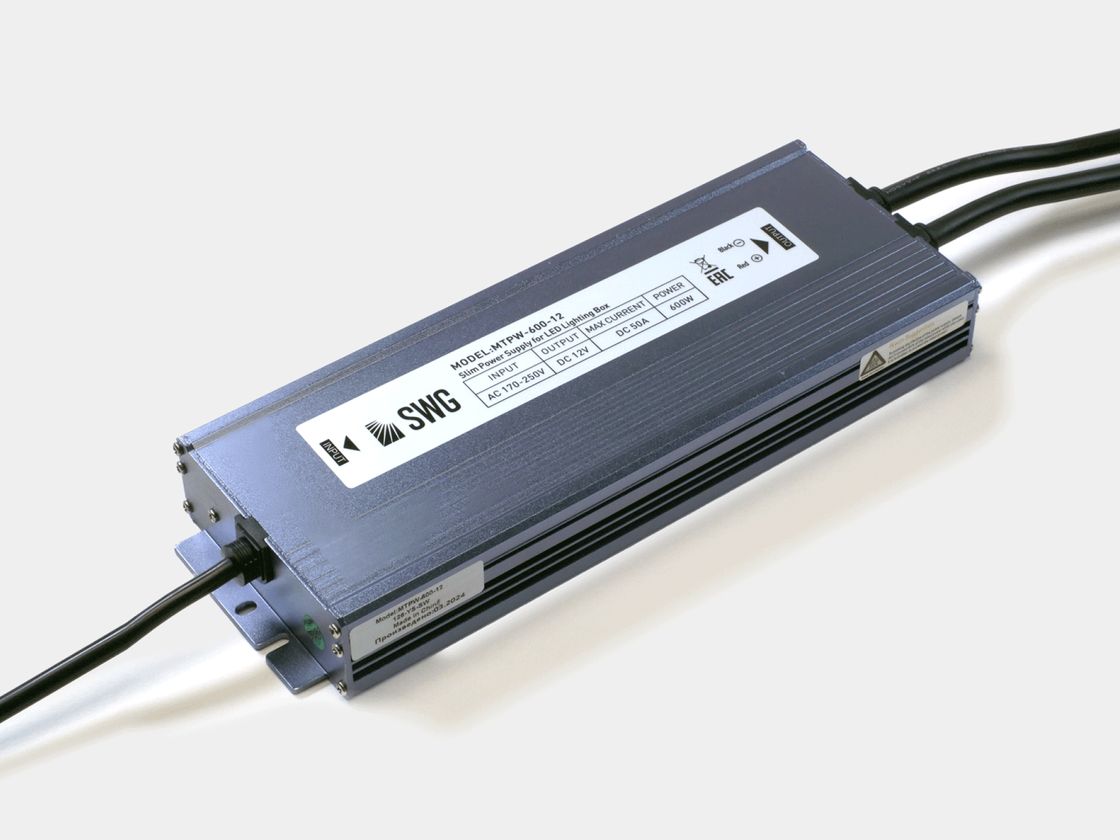 SWG 12V 600W germetik quvvat manbai, yuqoridan ko‘rinish