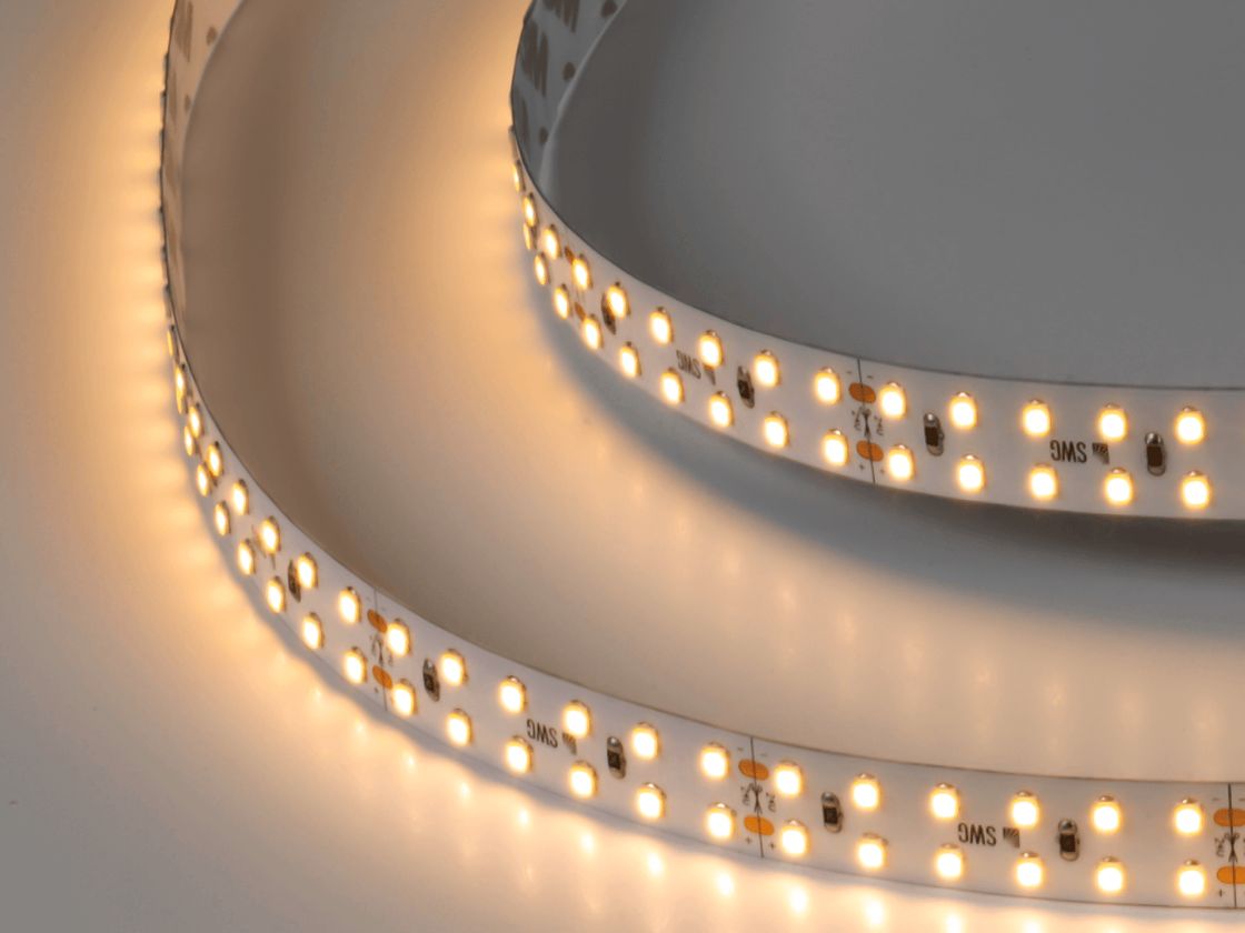 LED lenta 2835, 240 LED/m, 19,2 Vt/m, 24V, IP20, Rang: Iliq oq, SWG2240-24-19.2-WW-M