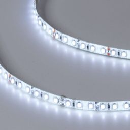 Ishlayotgan LED lenta, sovuq oq yorug‘lik