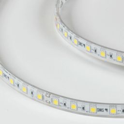 Светодиодная лента SMD5050 в силиконовой оболочке, крупный план