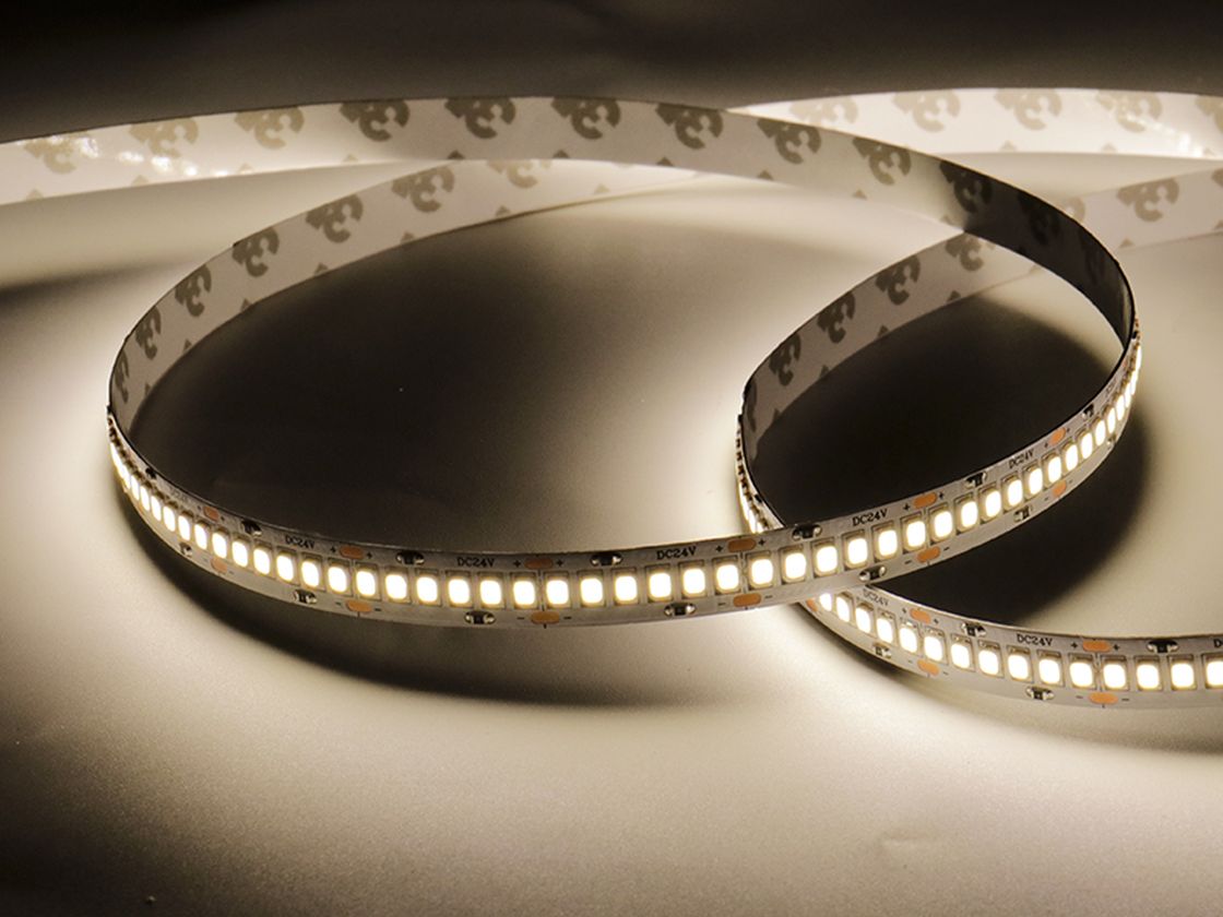 SMD2835 LED lenta, neytral oq nur — yoqilgan holatda yoritilishi