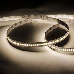 SMD2835 LED lenta, neytral oq nur — yoqilgan holatda yoritilishi