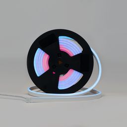 RGB ko‘p rangli yoritishga ega egiluvchan neon g‘altagi (bobina)