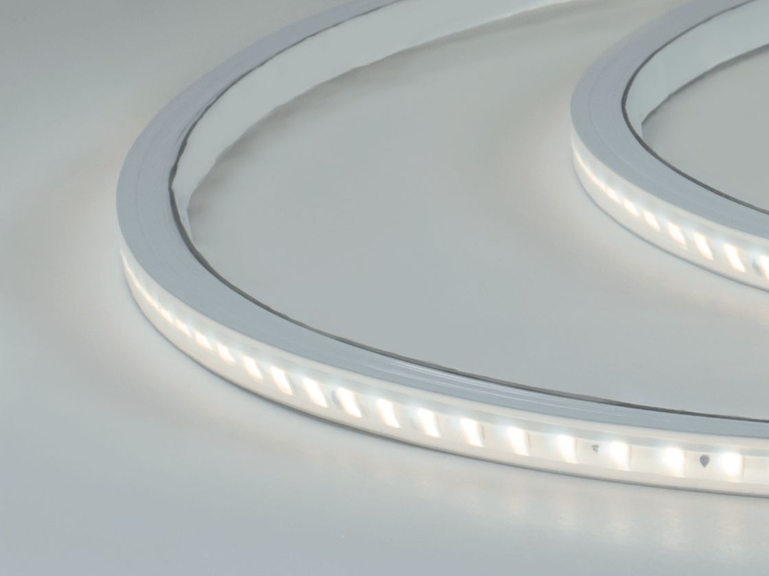 Silikon qoplamadagi wallwasher LED lenta, yaqin planda