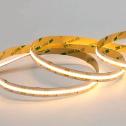 Yoqilgan holatdagi COB LED lenta, yaqin planda