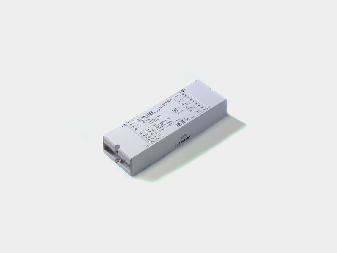 EasyDim ES-3002 quvvat kuchaytirgichi, korpusning umumiy ko‘rinishi