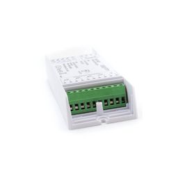 EasyDim ES-3002 kuchaytirgichi, klemma kolodkasi yaqin planda