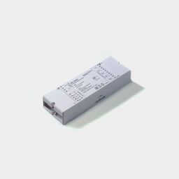 EasyDim ES-3002 quvvat kuchaytirgichi, korpusning umumiy ko‘rinishi