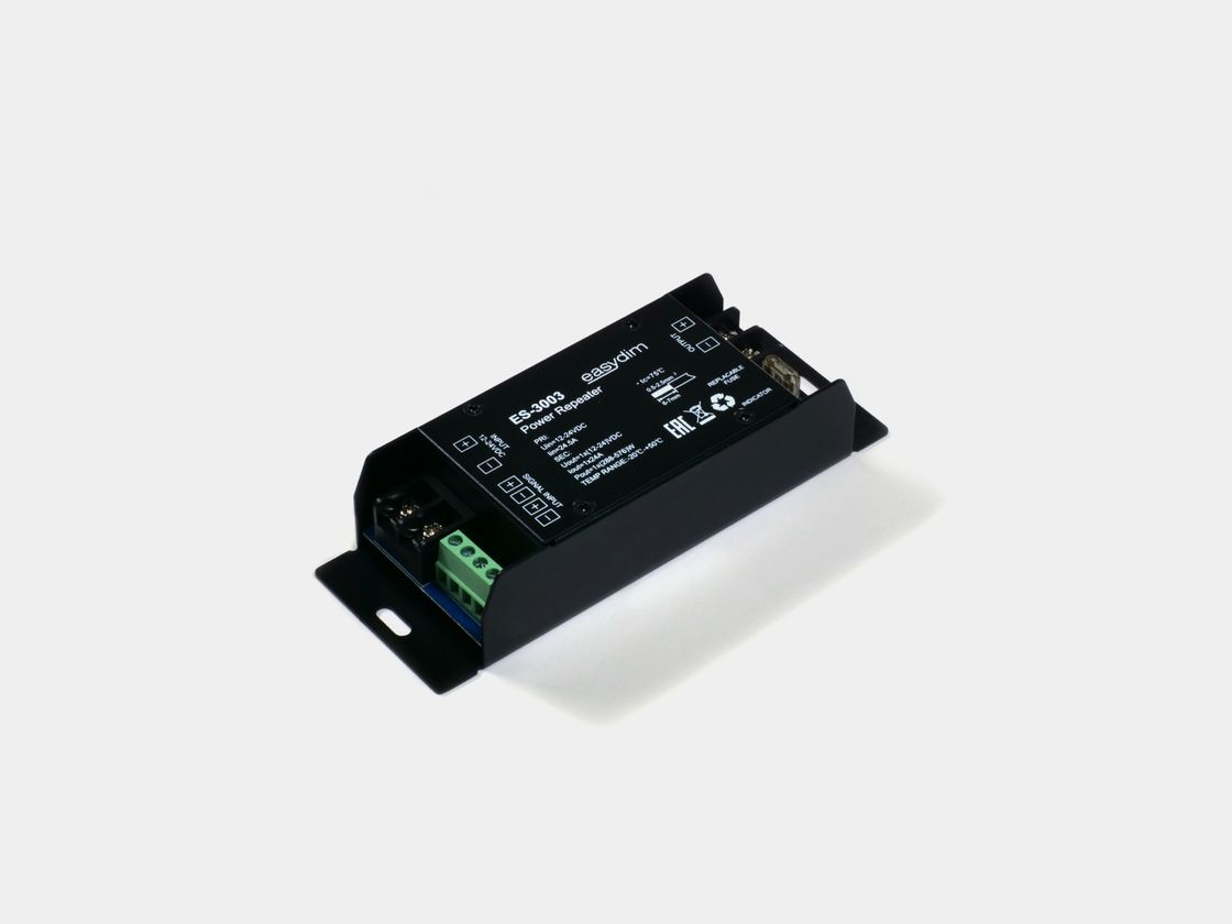 EasyDim ES-3003 quvvat kuchaytirgichi, qora korpus, klemmlar
