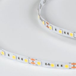 SMD 5050 LED lenta: kontakt yo‘lakchalari yaqin planda