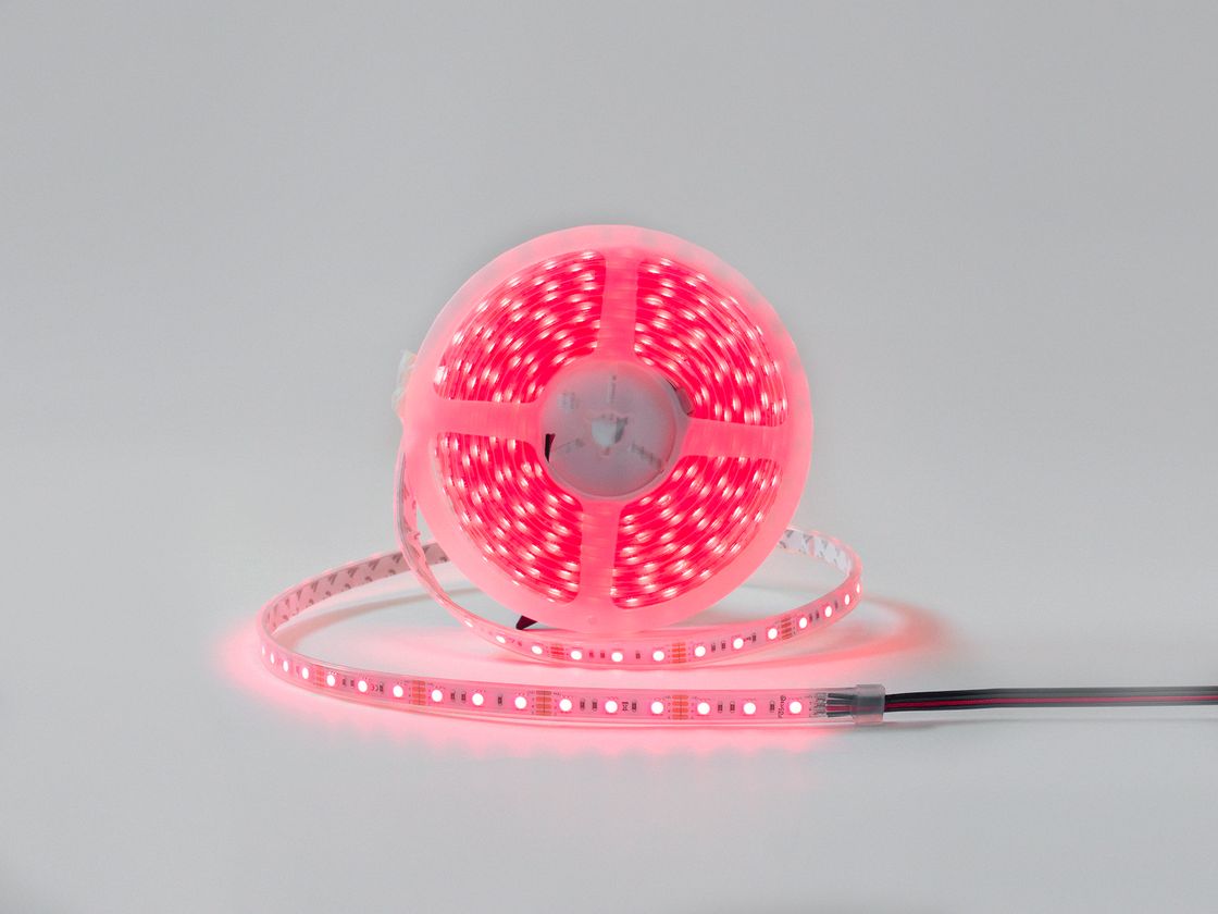 G‘altakdagi RGB LED lenta, qizil rangda yoritish