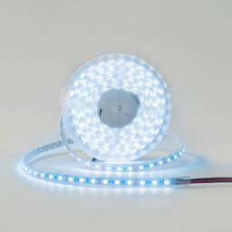 G‘altakdagi RGB LED lenta, oq rangda yoritish