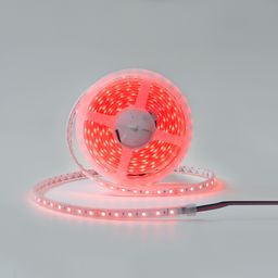 G‘altakdagi RGB LED lenta, qizil rangda yoritish