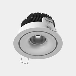 Yon tomonda prujinali mahkamlash elementlari va radiatorli COMBO korpusi