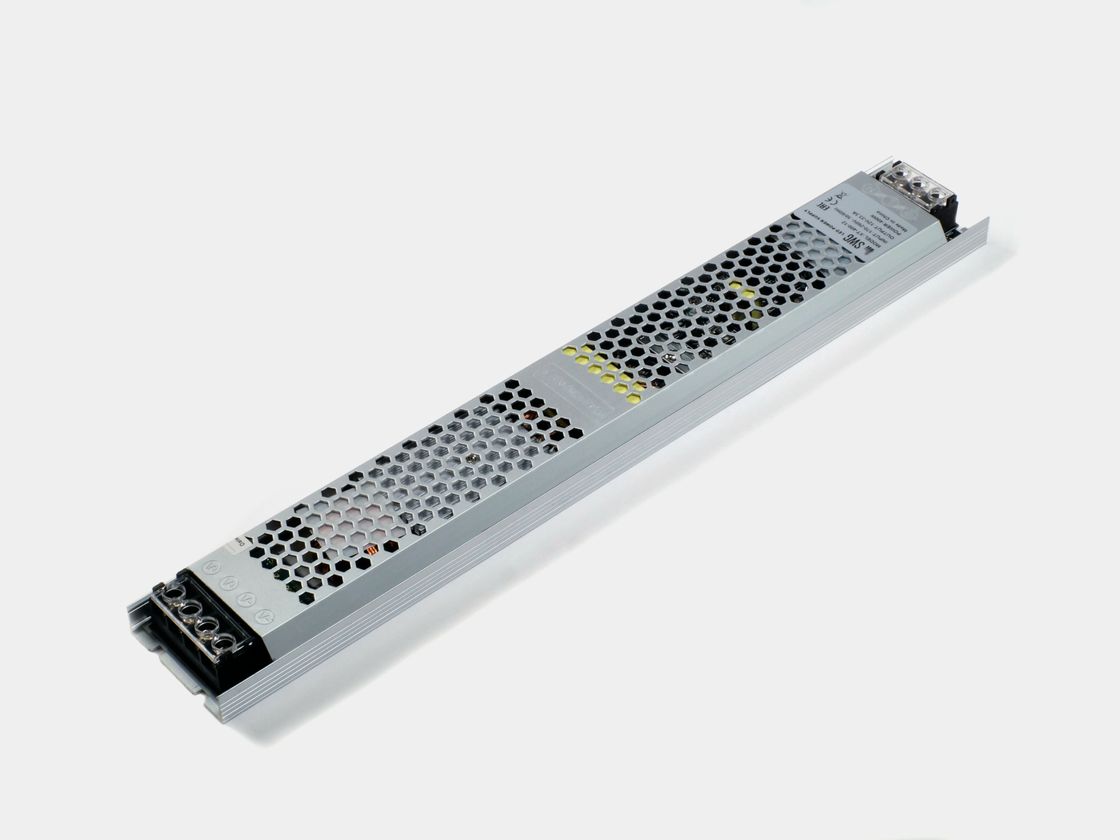 12V 400W IP20 ultrayupqa quvvat manbai, yuqoridan ko‘rinish