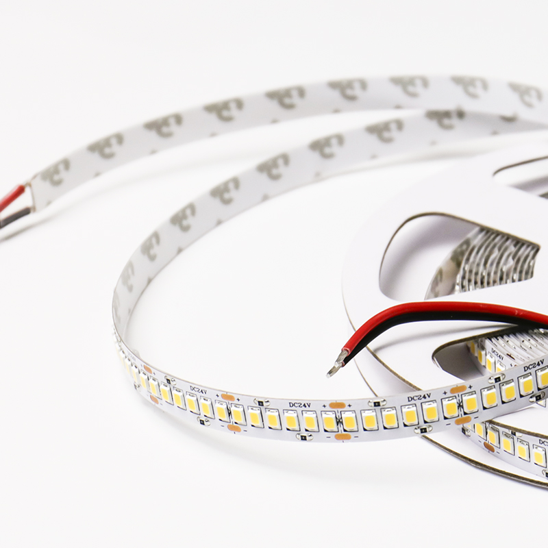 Фото Лента светодиодная SWG Standard, стандарт 2835, 240 LED/м, 20 Вт/м, 24В , IP20 от магазина SWGShop.ru